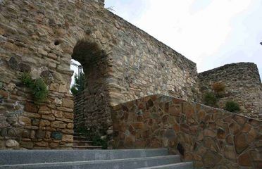 Castillo del Cementerio & Murallas Fortaleza Nazarí