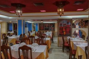 En el Restaurante Noor Mahal puedes disfrutar las mejores recetas de la cocina tradicional de la India junto al Parque Gonzalez Hontoria de Jerez de la Fra.
